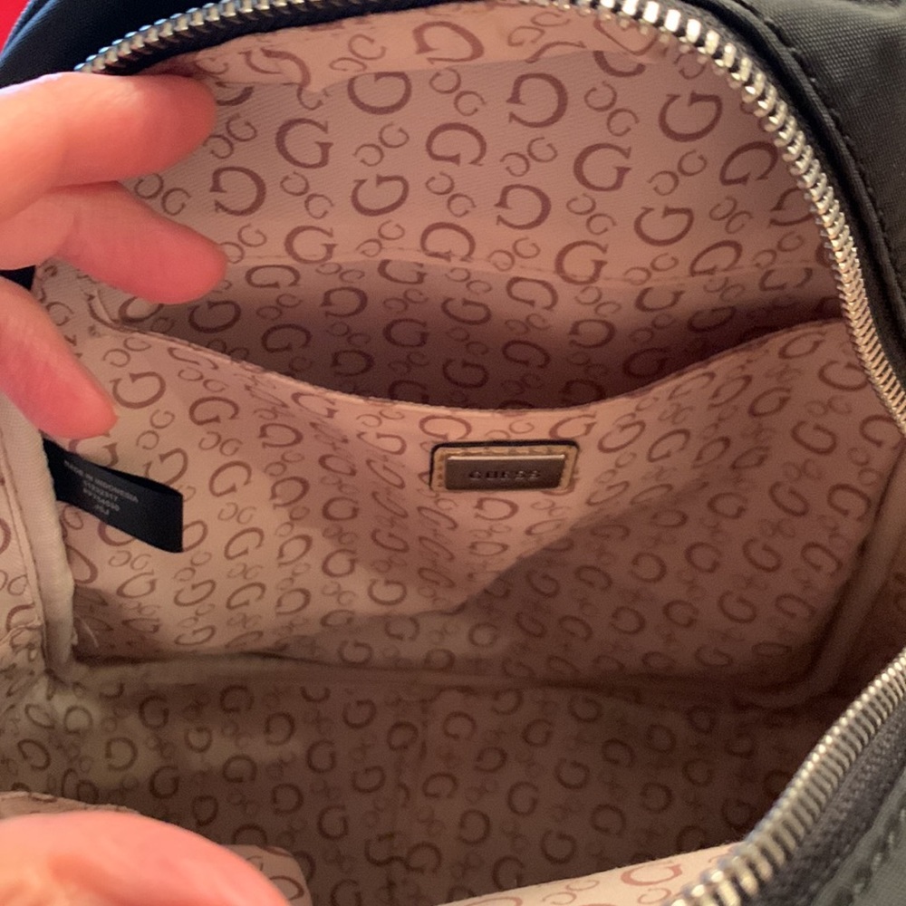 GUESS BACKPACK 🎒 - Picture 3 of 6